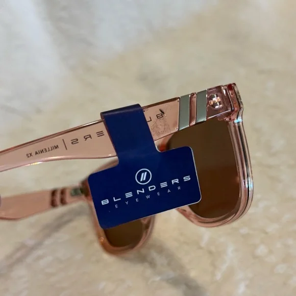 Rose Gold Polarized Sunglasses 🌸NIB🌸 - Picture 5 of 10